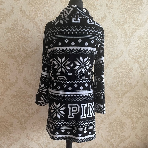 Pink Victoria’s Secret plush robe - Picture 4 of 12